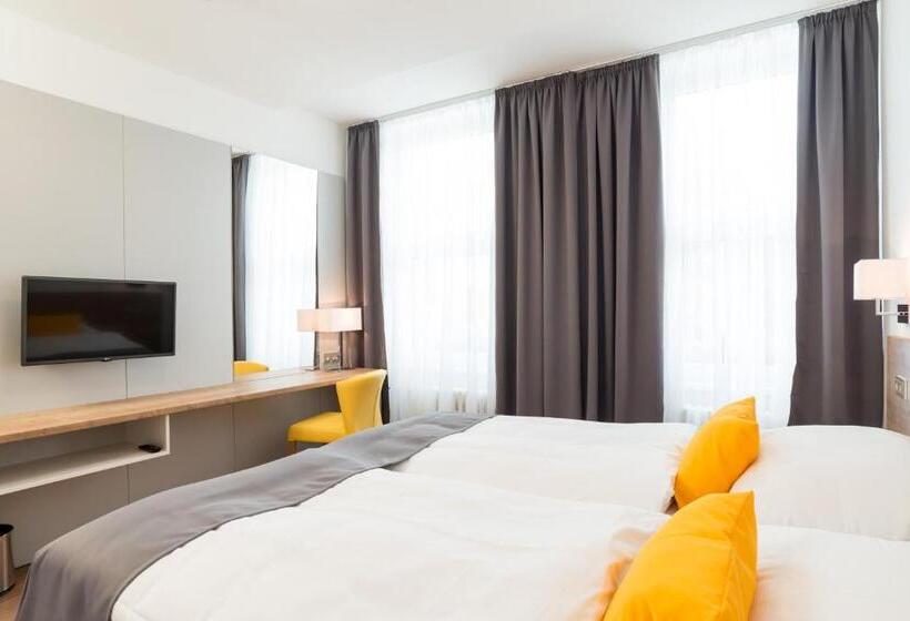 수피리어 룸, Slavia