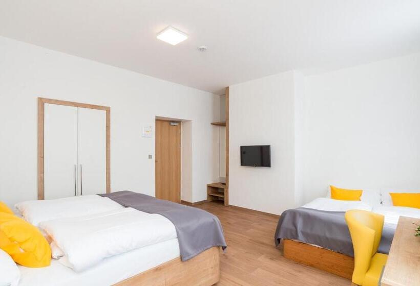 4인용 수피리어 룸, Slavia