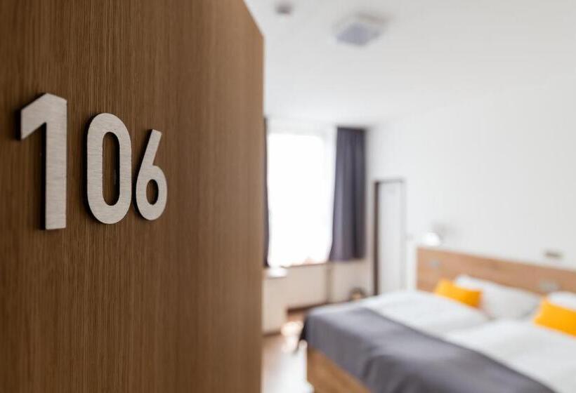 4인용 수피리어 룸, Slavia