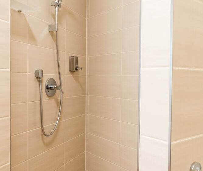 수피리어 룸, Slavia