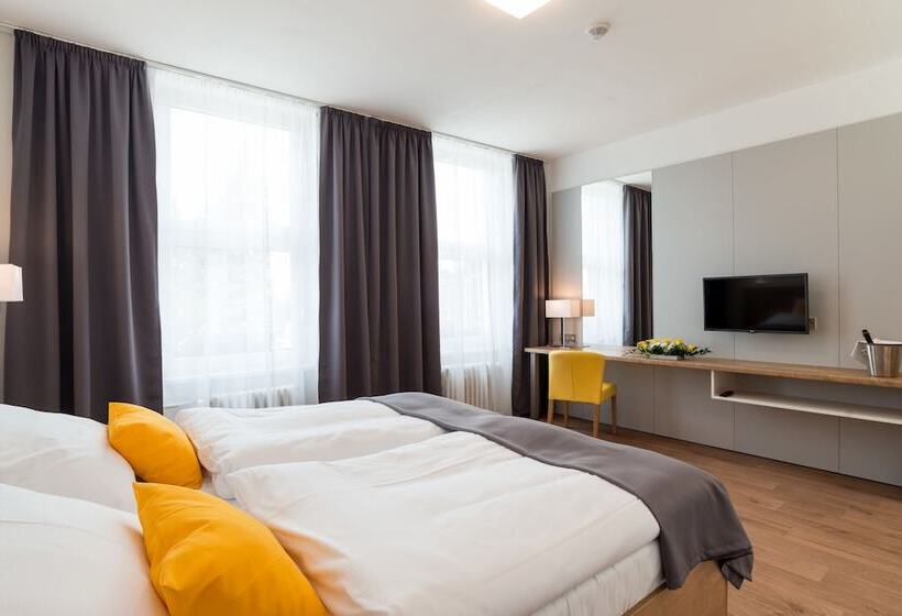 수피리어 룸, Slavia