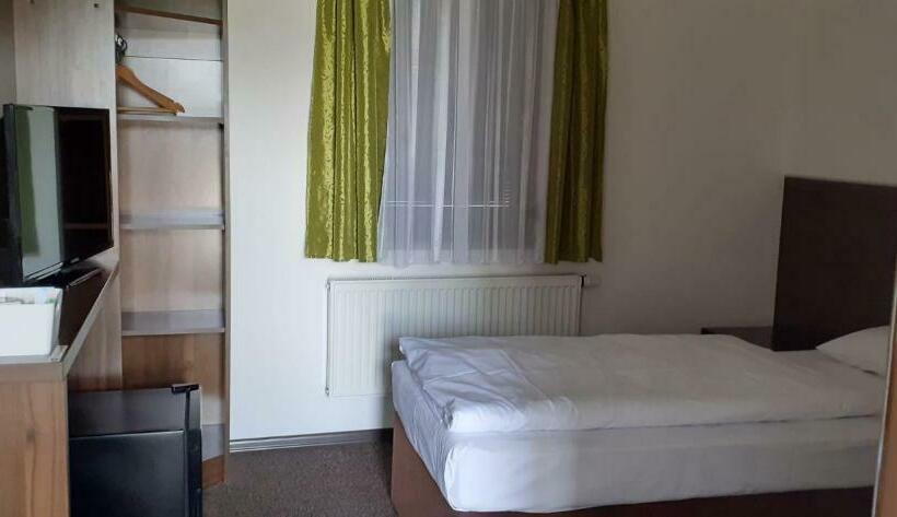 חדר סטנדרט יחיד, Motel R10