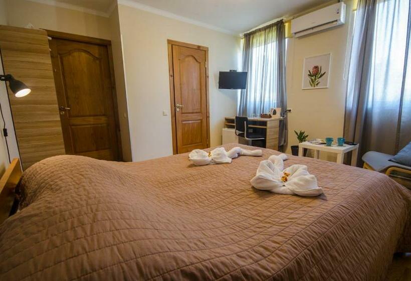 اتاق استاندارد, Veldzes Nams