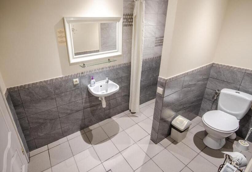 اتاق خانوادگی, Veldzes Nams