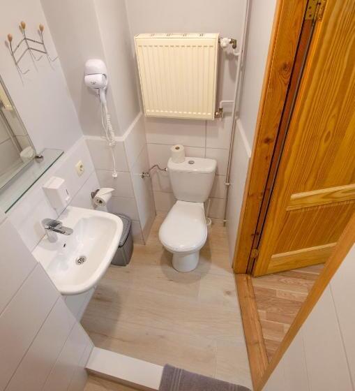 اتاق استاندارد سه نفره, Veldzes Nams