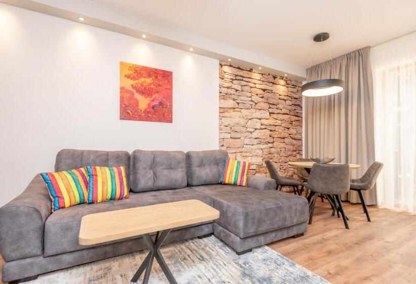 آپارتمان 1 خوابه با تراس, Vila Vitalija