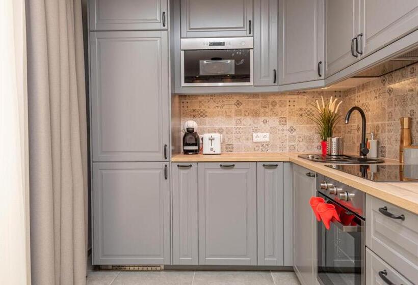 آپارتمان 1 خوابه با تراس, Vila Vitalija