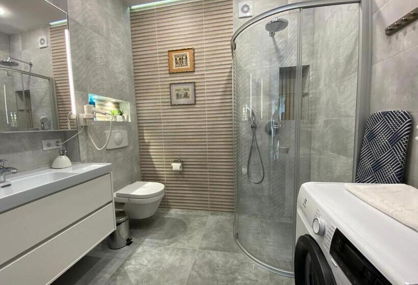 آپارتمان 1 خوابه با تراس, Vila Vitalija