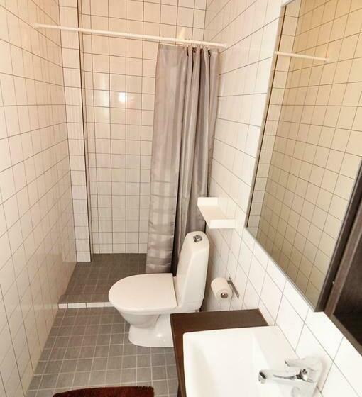 استودیوی استاندارد, Just Rest Automatic Hostel