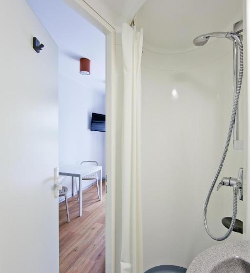 اتاق استاندارد چهار تخته, Just Rest Automatic Hostel