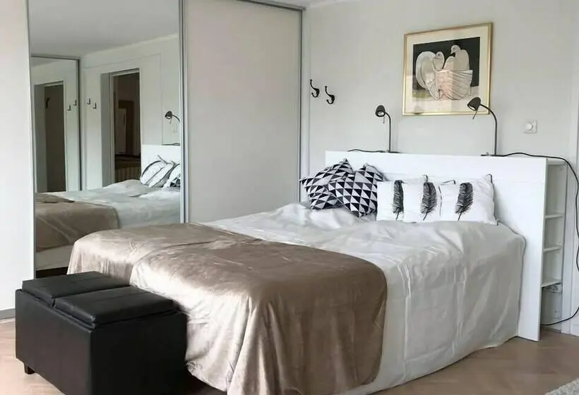 Villa 4 Makuuhuonetta, Mullbärsgården Bed & Breakfast