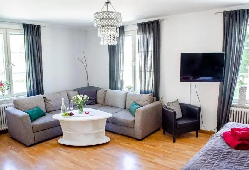 Perhehuone, Park Hotell
