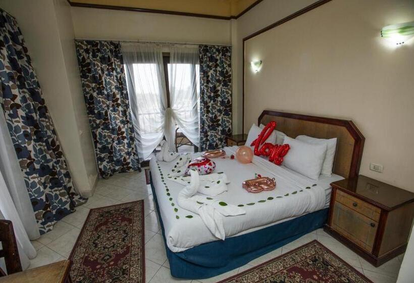 سوییت جونیور با چشم‌انداز استخر, Aifu Hotel El Montazah Alexandria