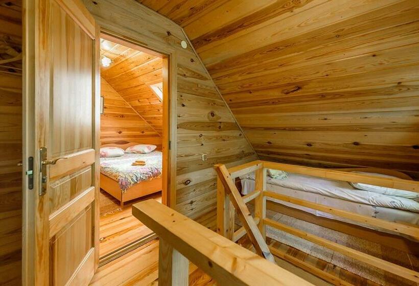 بنگله خانوادگی, Svečių Namai Smalvas