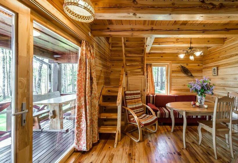 بنگله خانوادگی, Svečių Namai Smalvas