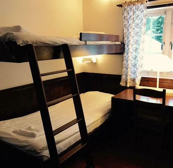 חדר סטנדרטי לארבעה עם חדר אמבטיה משותף, Rättviksgårdens Vandrarhem