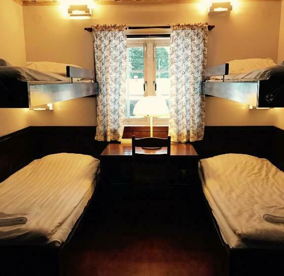 חדר סטנדרטי לארבעה עם חדר אמבטיה משותף, Rättviksgårdens Vandrarhem