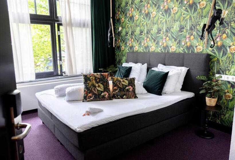 جناح ديلوكس, Wolf Hotel Kitchen & Bar