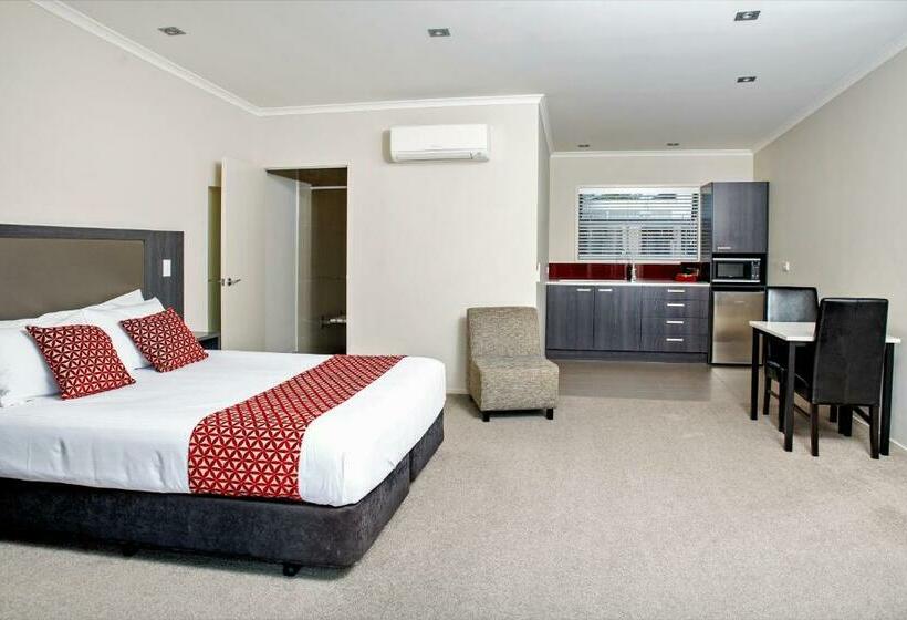 Студия Стандарт, 37 The Landing Motel