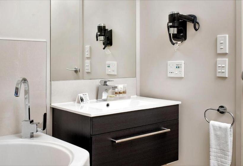 דירת שני חדרים, 37 The Landing Motel