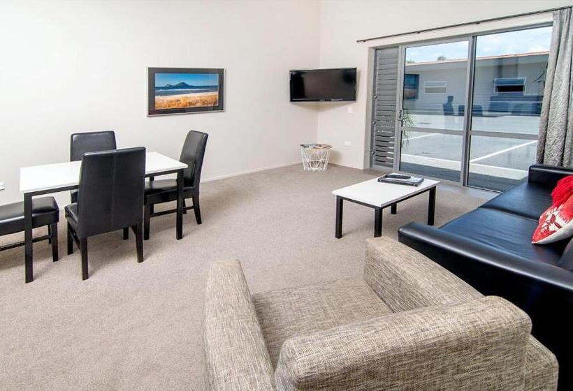 דירת שני חדרים, 37 The Landing Motel