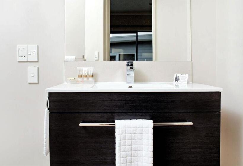 דירת שני חדרים, 37 The Landing Motel