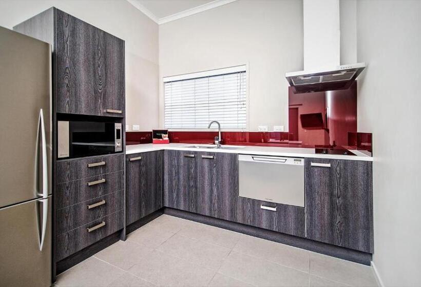 דירת שני חדרים, 37 The Landing Motel