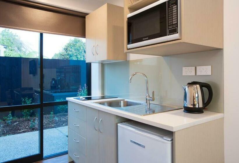 إستوديو قياسى, 850 Cameron Motel