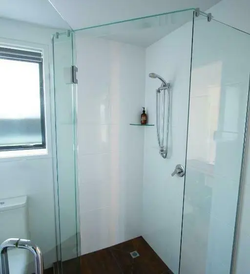 Standard-studio, 850 Cameron Motel