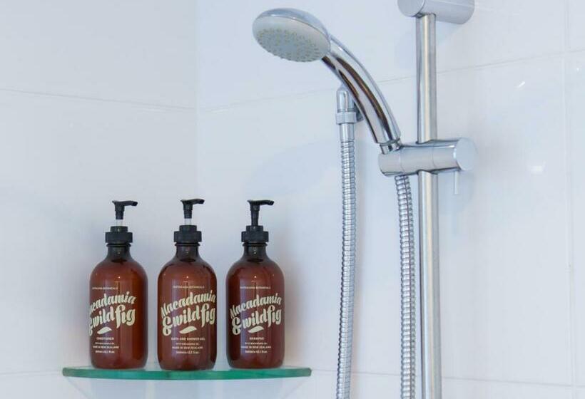 إستوديو قياسى, 850 Cameron Motel