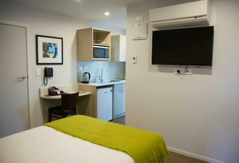 Standard-studio, 850 Cameron Motel