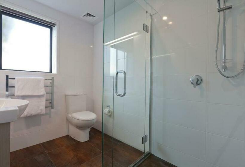 استوديو إدارى, 850 Cameron Motel