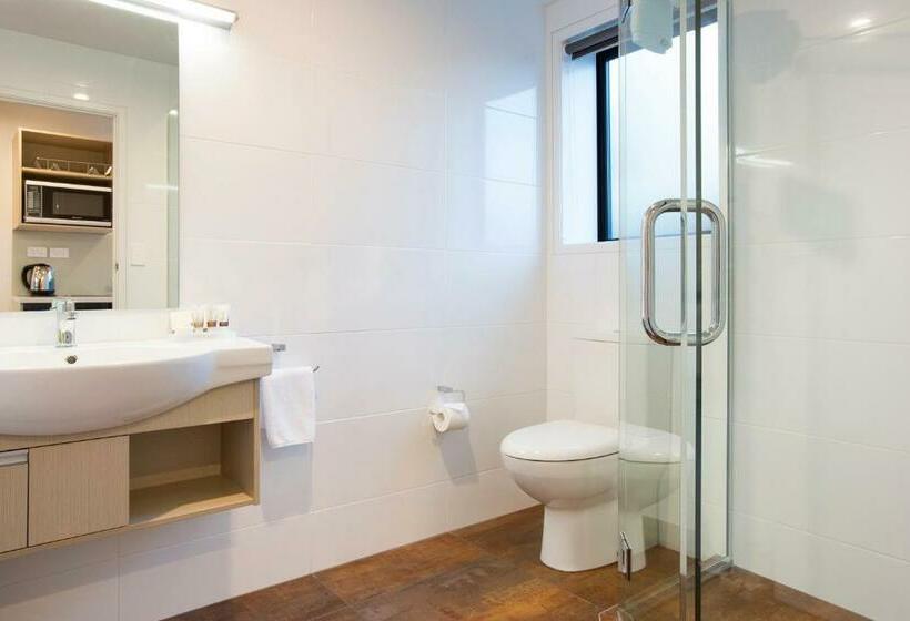 استوديو إدارى, 850 Cameron Motel