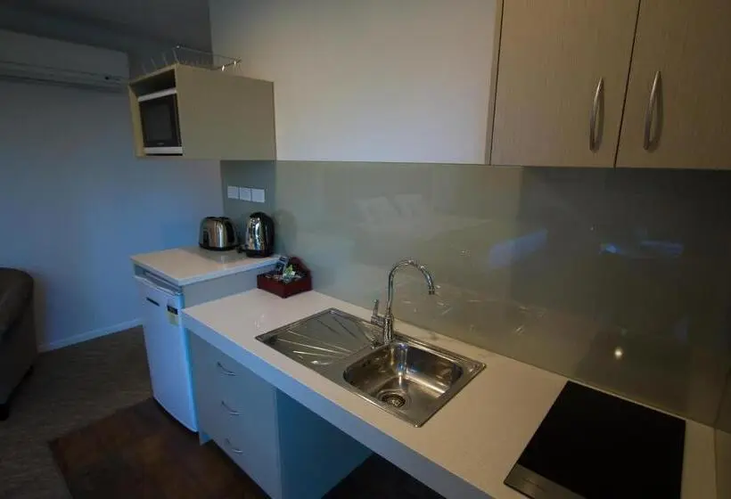 Executive-studio, 850 Cameron Motel