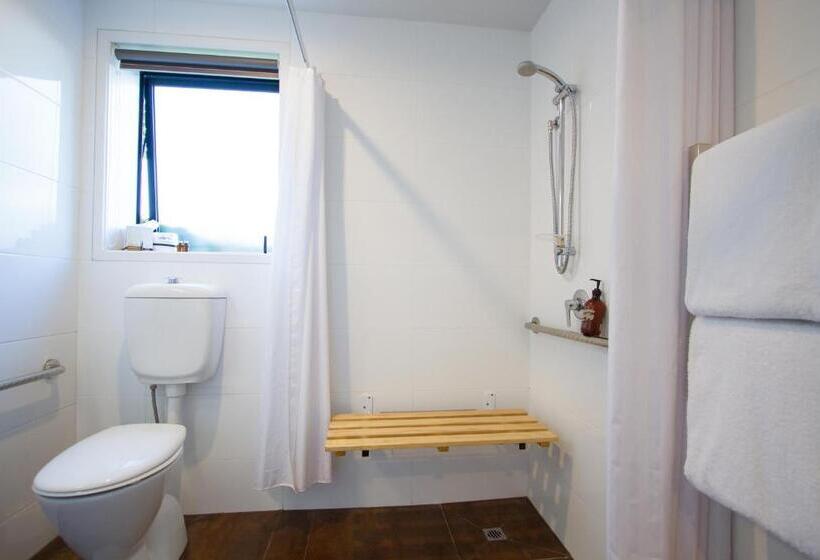 استوديو إدارى, 850 Cameron Motel