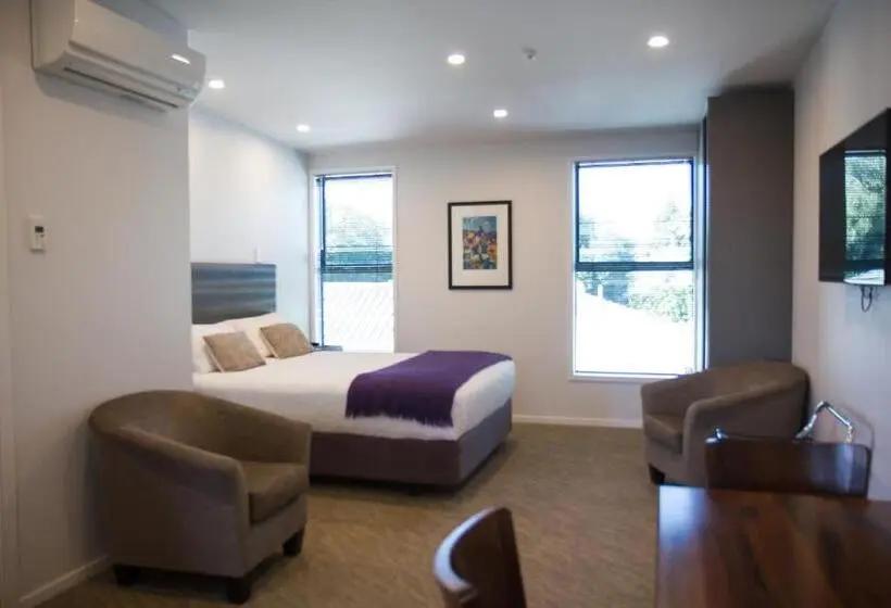 Executive-studio, 850 Cameron Motel