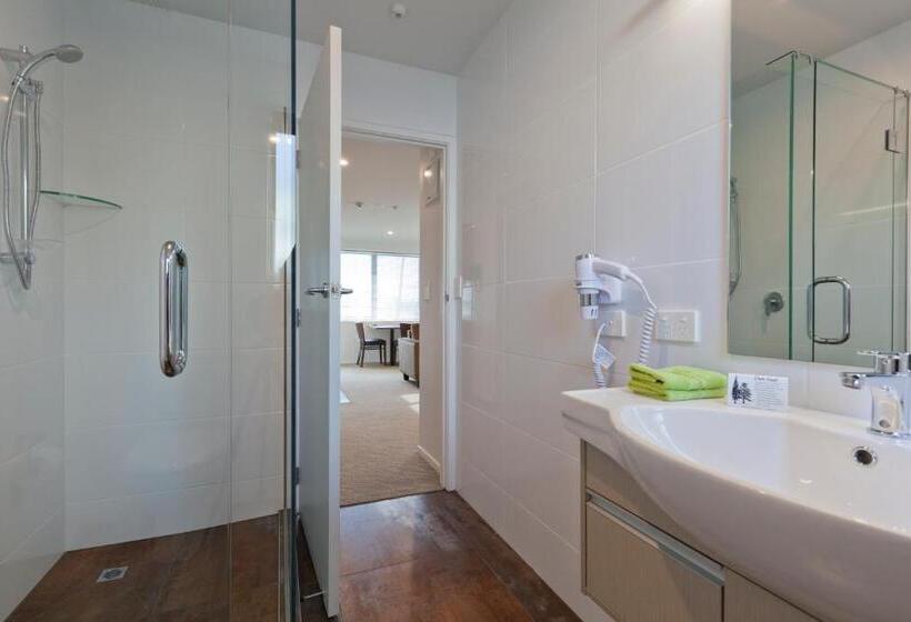 شقة غرفة واحدة, 850 Cameron Motel