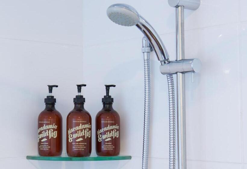 شقة غرفتين, 850 Cameron Motel