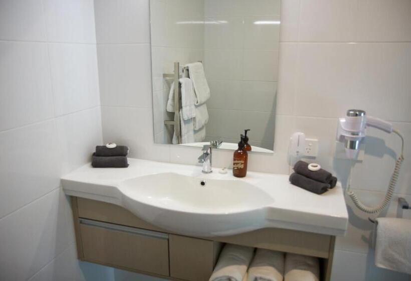 شقة غرفتين, 850 Cameron Motel