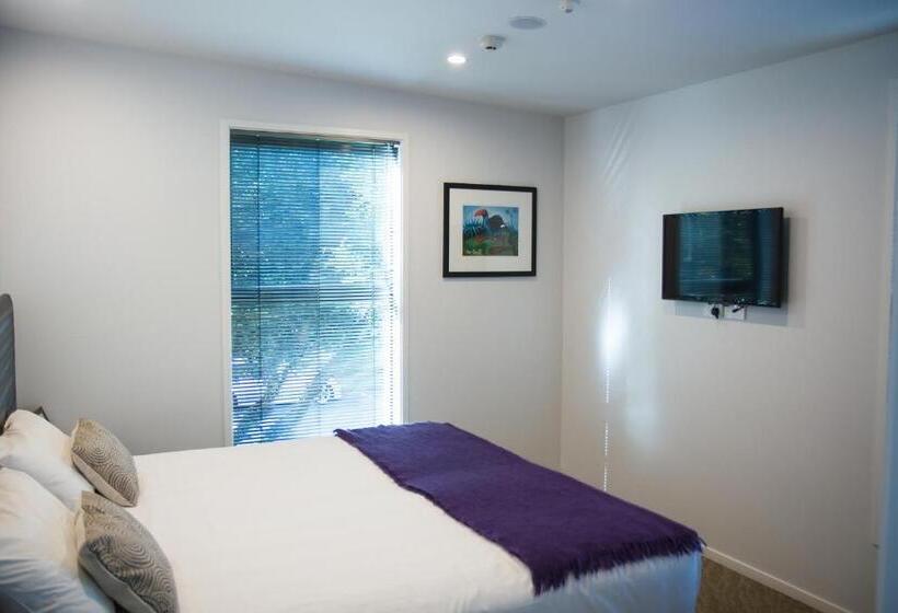 شقة غرفتين, 850 Cameron Motel