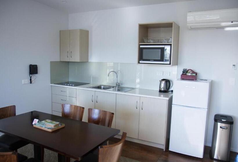 شقة غرفتين, 850 Cameron Motel