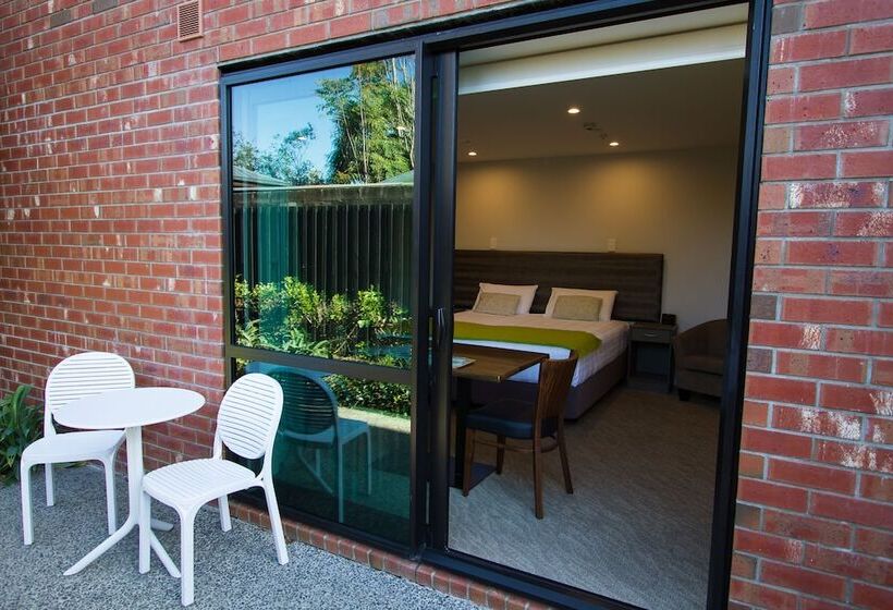 استوديو إدارى, 850 Cameron Motel