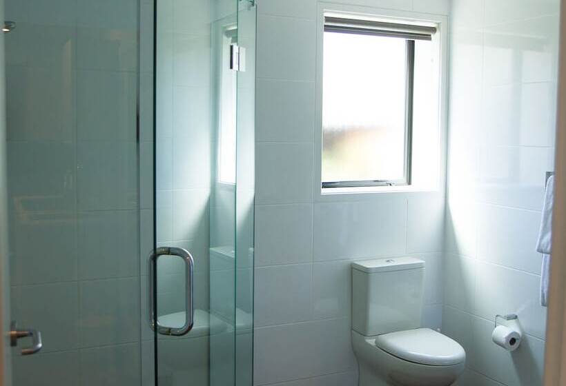 شقة غرفة واحدة, 850 Cameron Motel