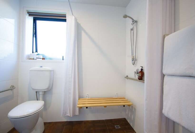 استوديو إدارى, 850 Cameron Motel