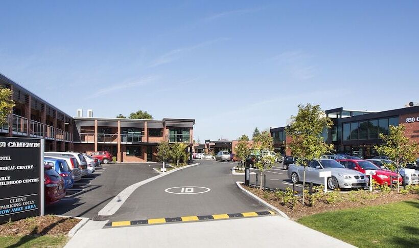 استوديو إدارى, 850 Cameron Motel