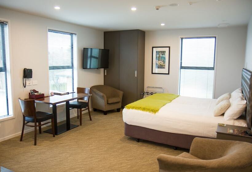 استوديو إدارى, 850 Cameron Motel