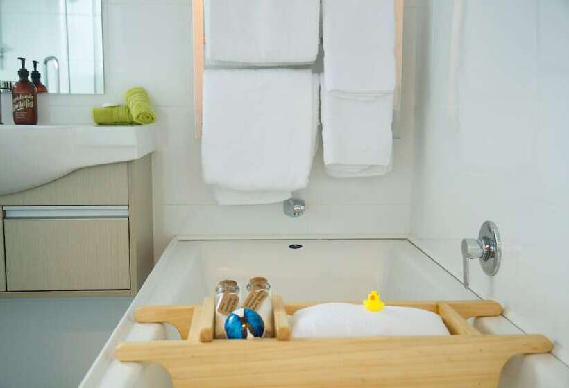 استوديو إدارى, 850 Cameron Motel