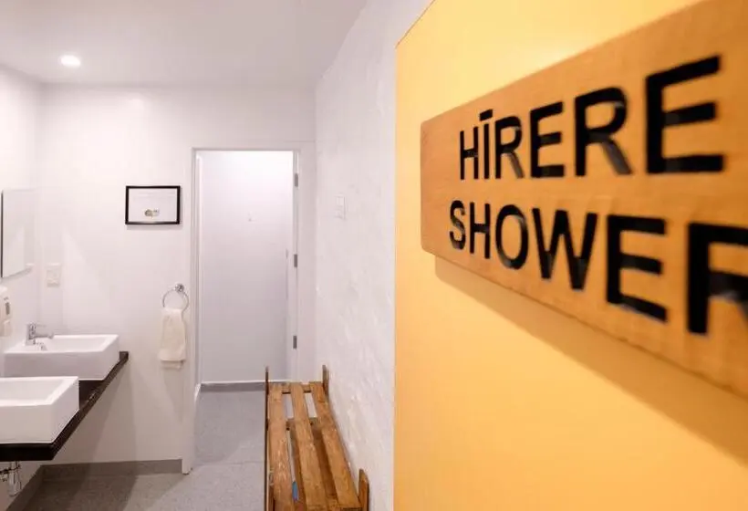 اتاق استاندارد با سرویس بهداشتی مشترک, Haka House Auckland K Road