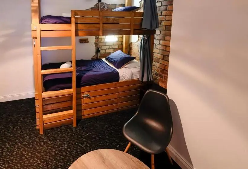 اتاق استاندارد چهار تخته, Haka House Auckland K Road