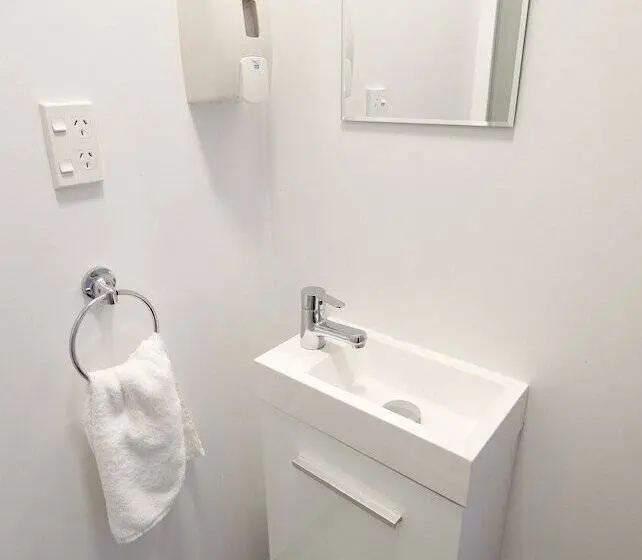 اتاق استاندارد, Haka House Auckland K Road